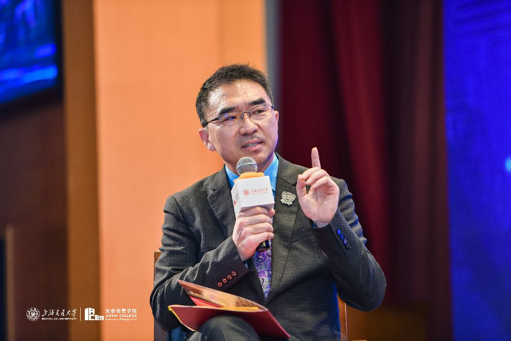 嘉宾主持刘江贤