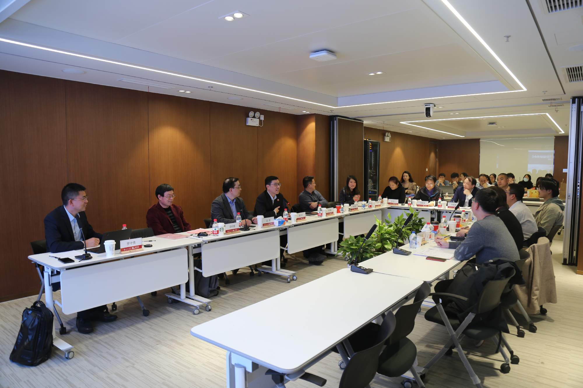 上海市知识竞争力与区域发展研究中心软科学基地建设会议成功举办