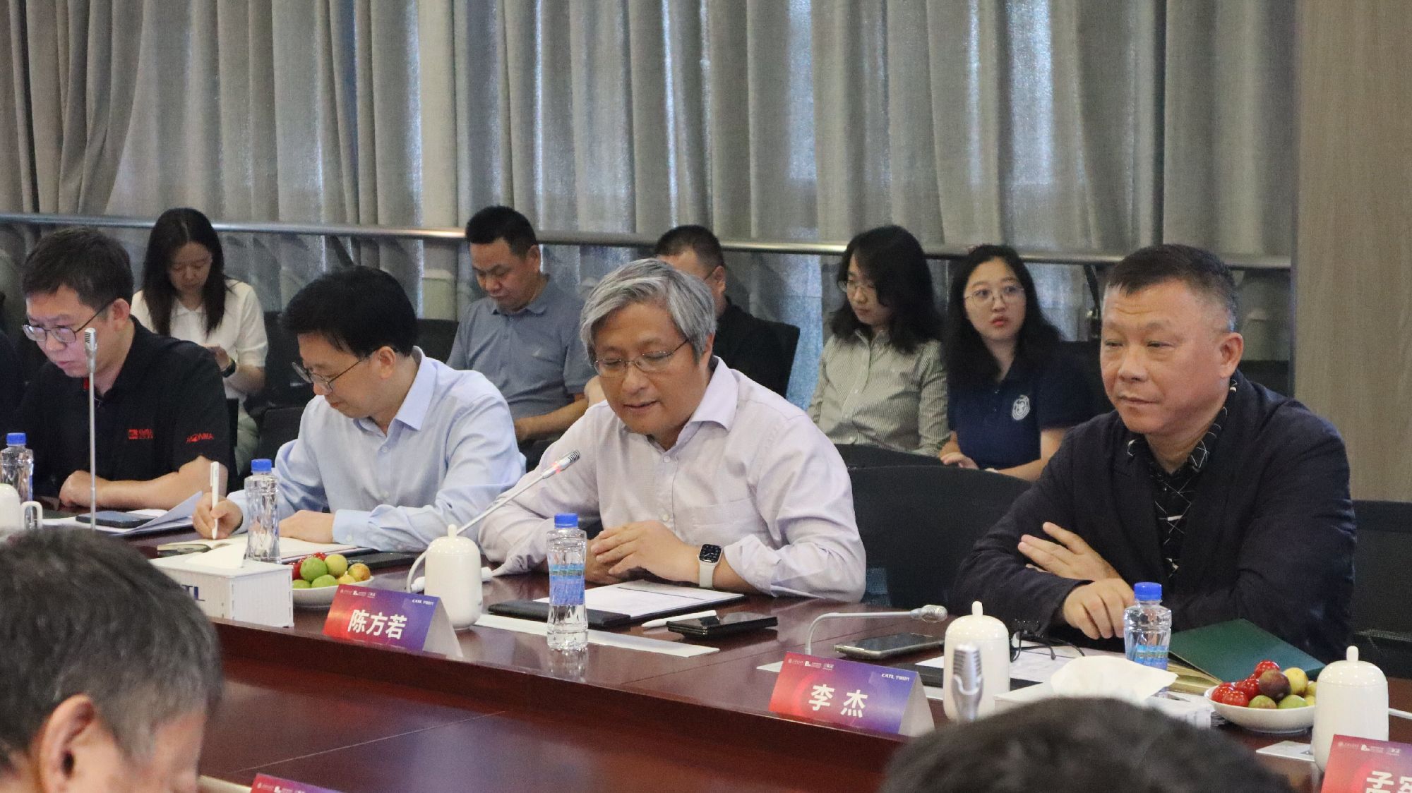陈方若院长代表交大安泰和21CIGE作开场发言
