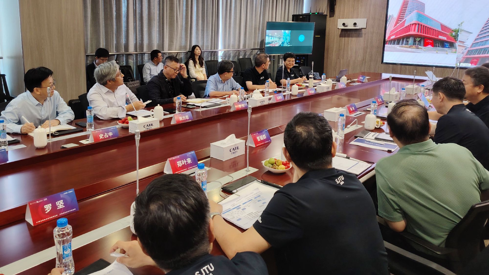 宁德时代-交大安泰共建21世纪跨国企业战略研究院成立一周年座谈在宁德召开