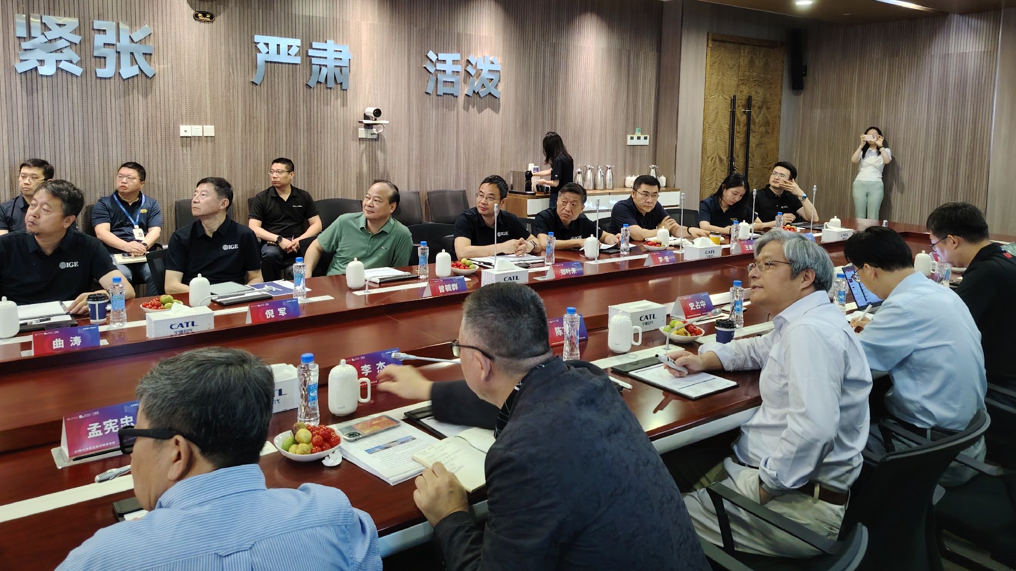宁德时代-交大安泰共建21世纪跨国企业战略研究院成立一周年座谈在宁德召开