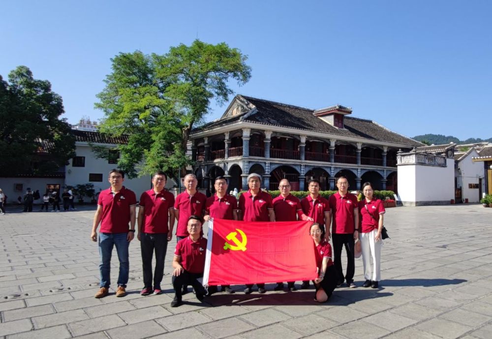我院党委理论中心组赴遵义开展集体学习