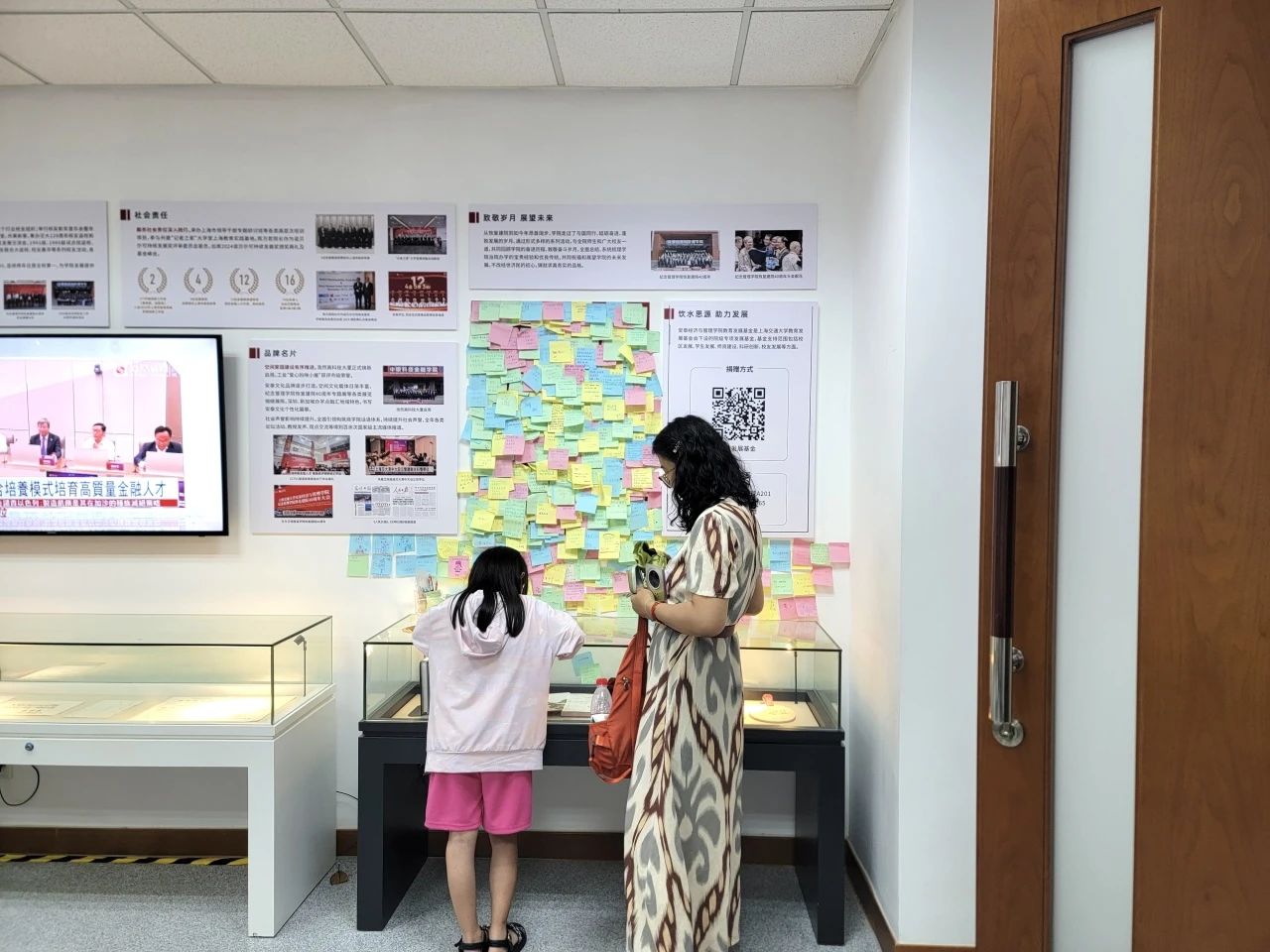 交大安泰发展建设成果展成为中小学生“打卡交大”热门目的地