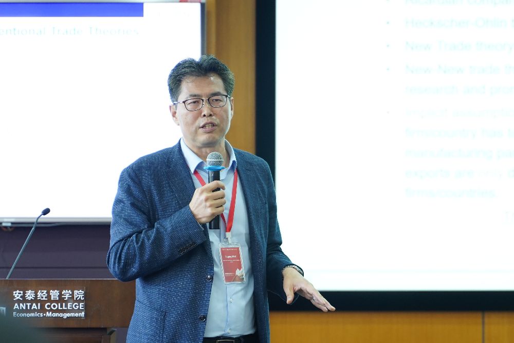 政策研究大学院大学的邢予青（Yuqing Xing）教授发表题为“中国与全球价值链重构”的演讲